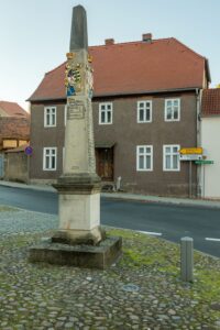Postdistanzsäule