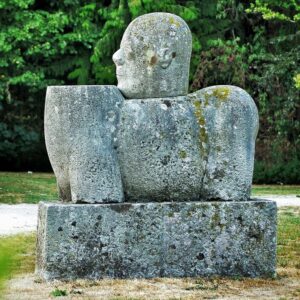 Skulpturengarten hinter dem Christinenhaus